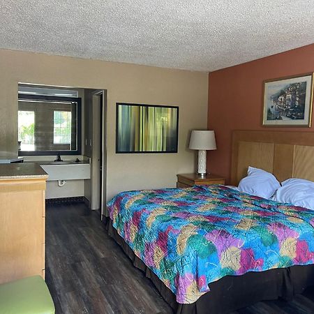 Jax Inn Jacksonville Bagian luar foto
